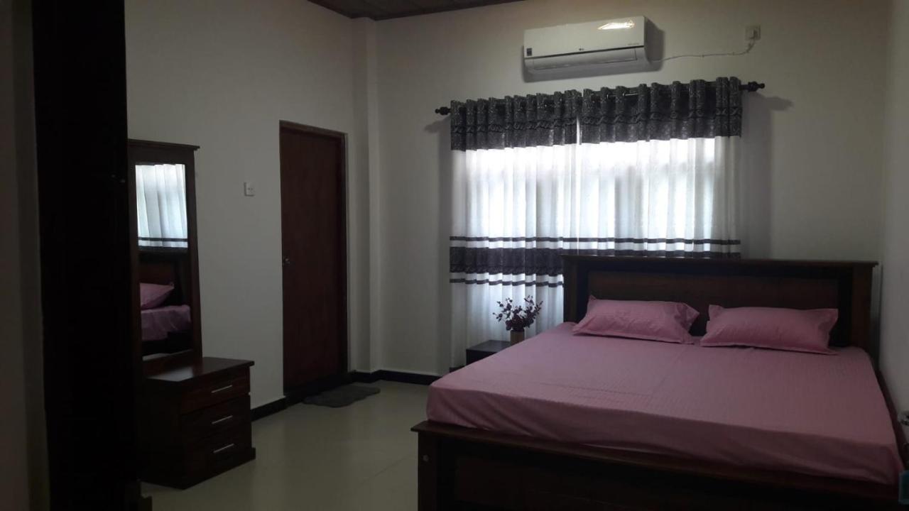 Bed and Breakfast Sky Bloom Homagama Exterior foto