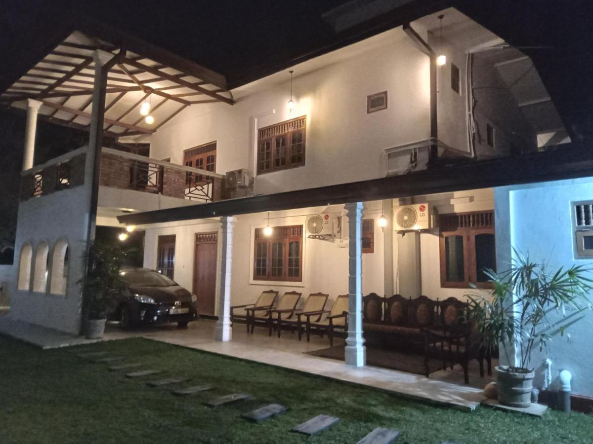 Bed and Breakfast Sky Bloom Homagama Exterior foto