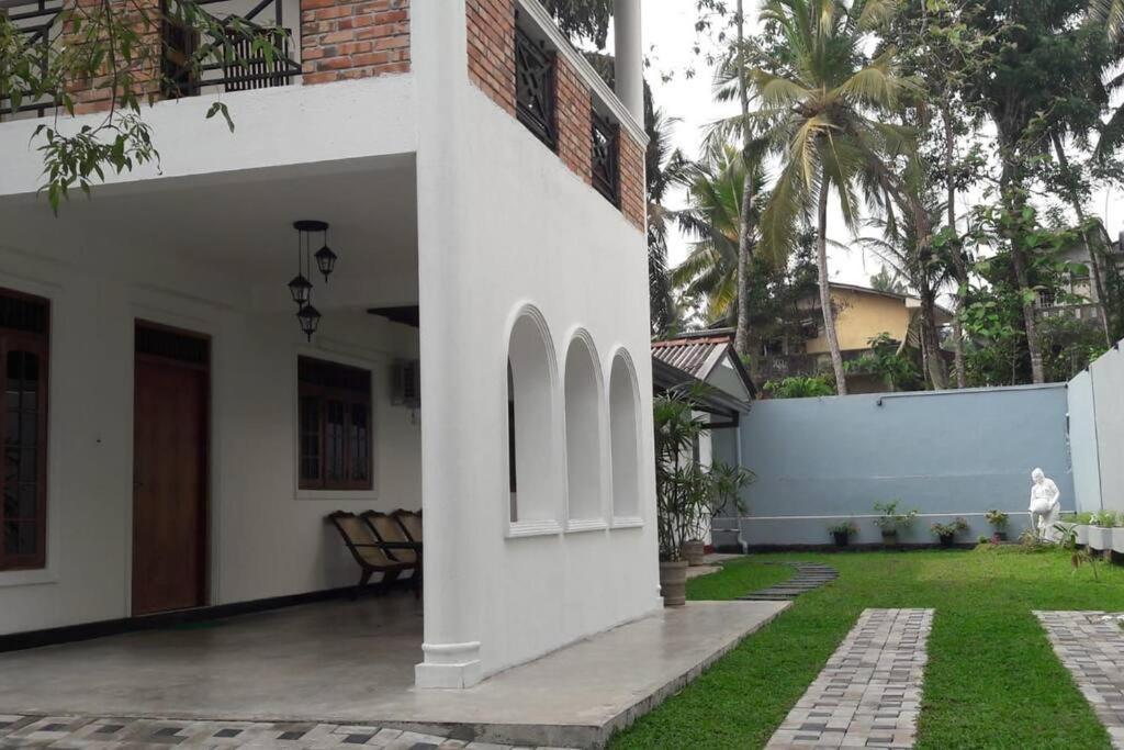 Bed and Breakfast Sky Bloom Homagama Exterior foto